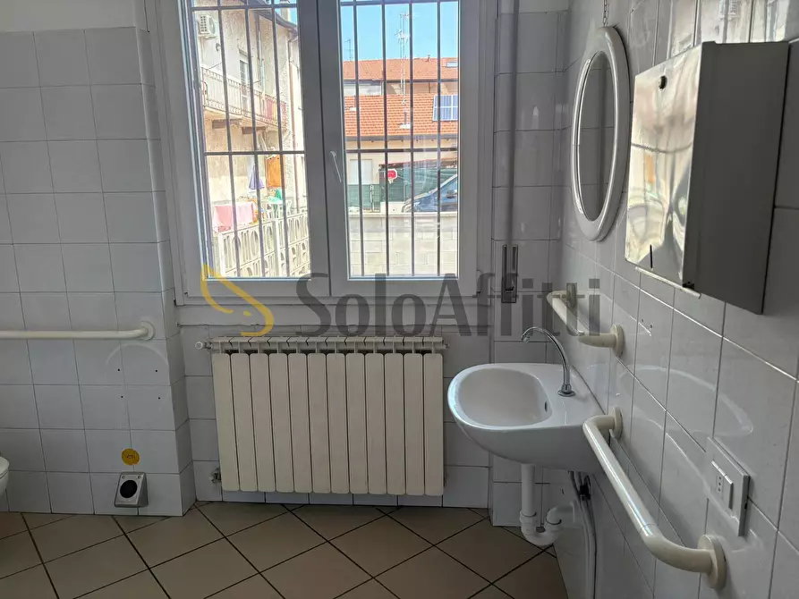 Immagine 9 di Locale commerciale in affitto  in Via Contardo Ferrini 42 a Samarate