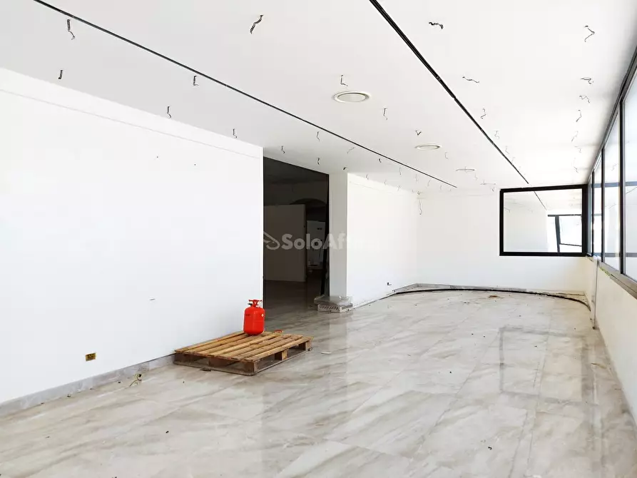 Immagine 17 di Locale commerciale in affitto  in Viale della Pesca a Fiumicino