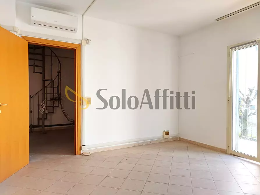 Immagine 11 di Ufficio in affitto  in Via Giorgio Giorgis a Fiumicino