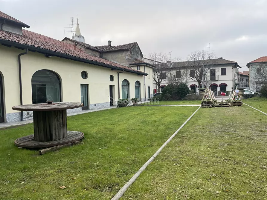 Immagine 2 di Locale commerciale in affitto  in Piazza Baracca 18 a Buscate
