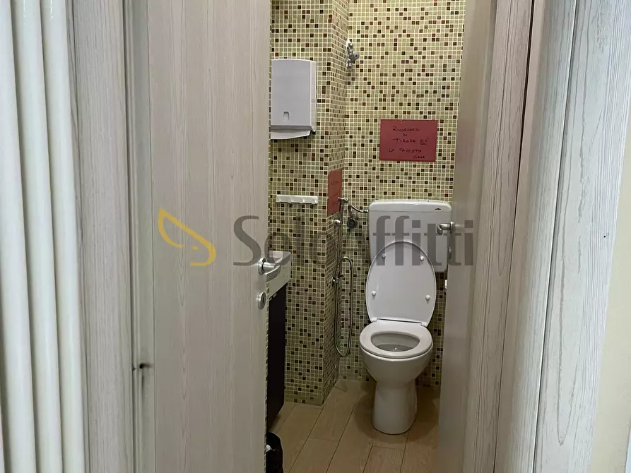 Immagine 14 di Locale commerciale in affitto  in Via Cesana a Torino