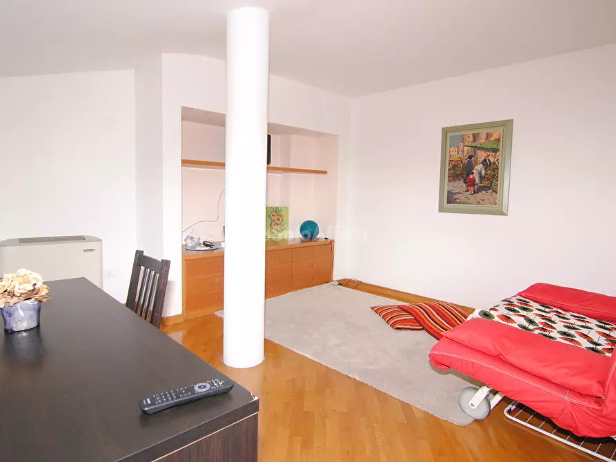 Immagine 15 di Trilocale in affitto  a Livorno