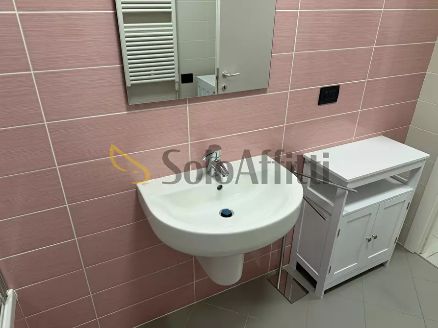 Immagine 10 di Bilocale in affitto  in Via 4 Novembre 328 a Caronno Pertusella