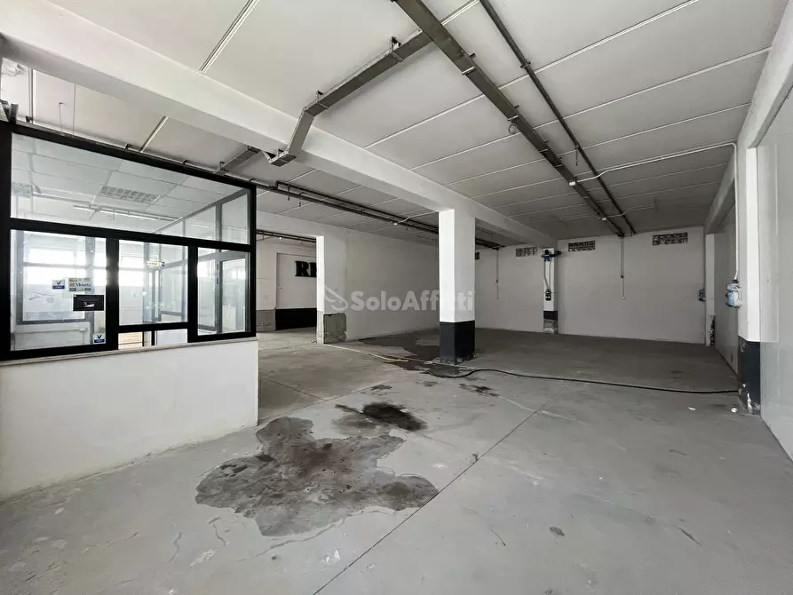 Immagine 10 di Magazzino in affitto  a Catanzaro