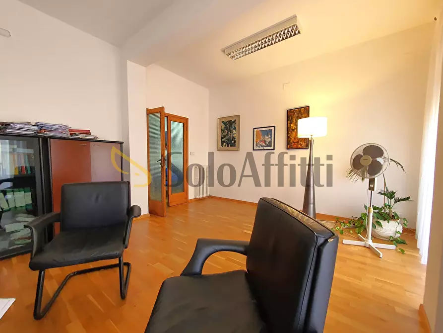 Immagine 3 di Ufficio in affitto  a Catanzaro