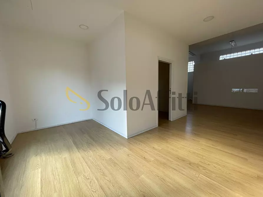 Immagine 1 di Locale commerciale in affitto  a Frosinone