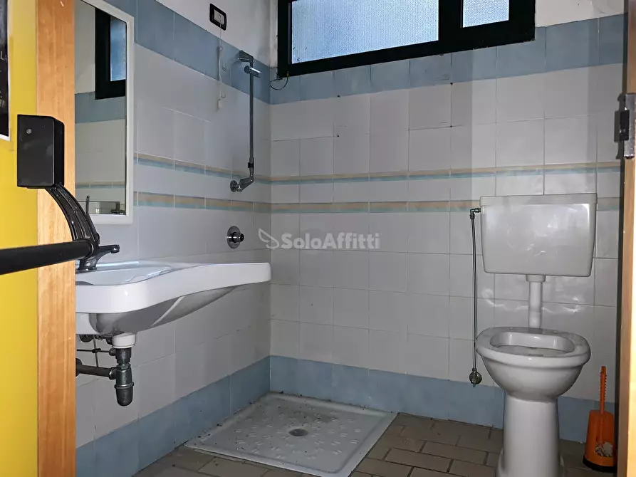 Immagine 13 di Ufficio in affitto  a Catanzaro