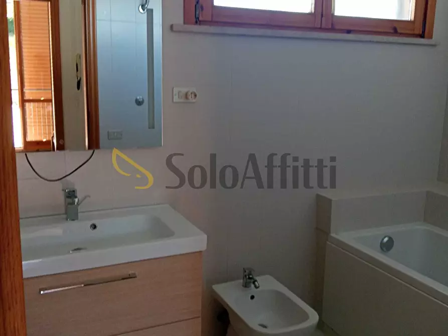 Immagine 17 di Quadrilocale in affitto  a Falconara Marittima