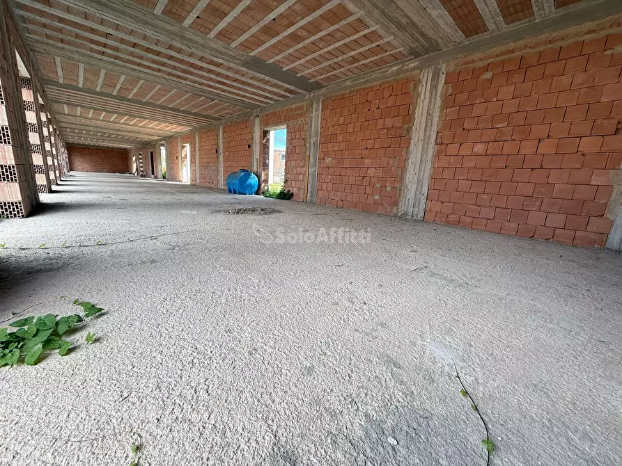 Immagine 8 di Locale commerciale in affitto  in Via Appia 198 a San Nicola La Strada