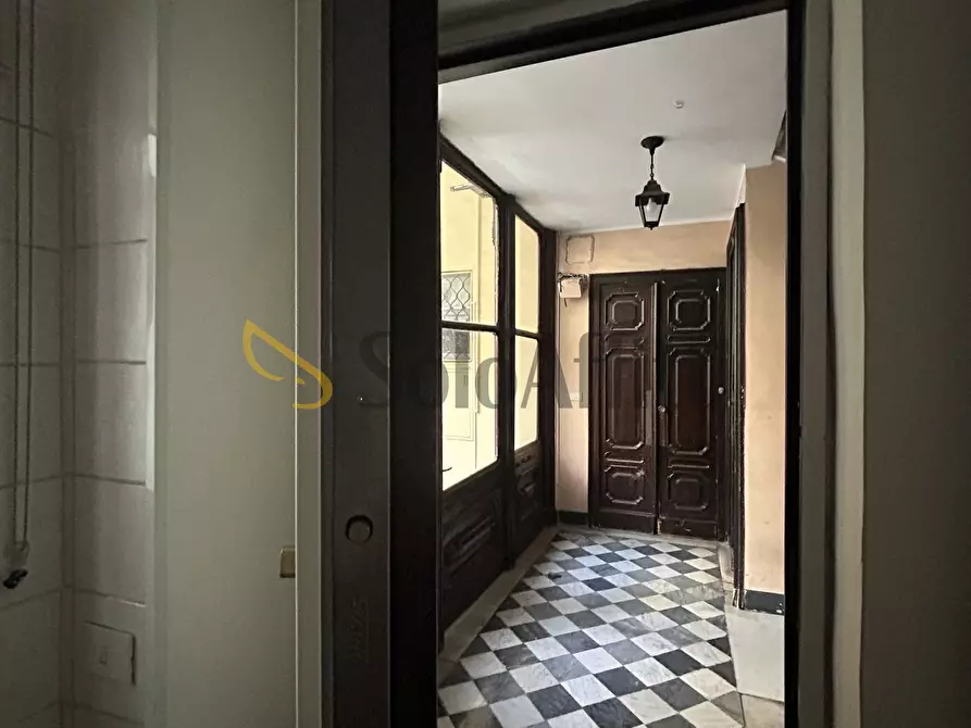 Immagine 5 di Locale commerciale in affitto  a Torino