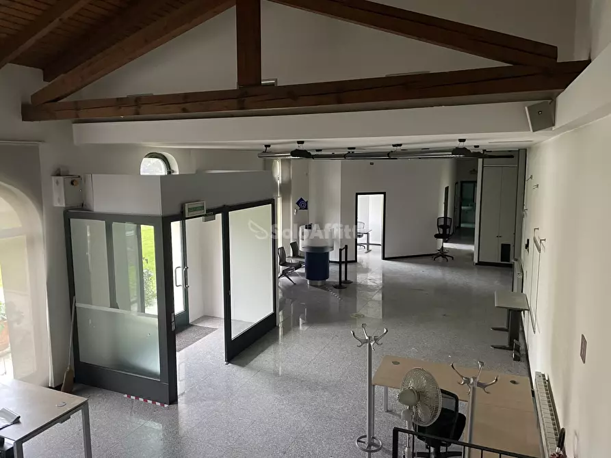 Immagine 21 di Locale commerciale in affitto  in Piazza Baracca 18 a Buscate