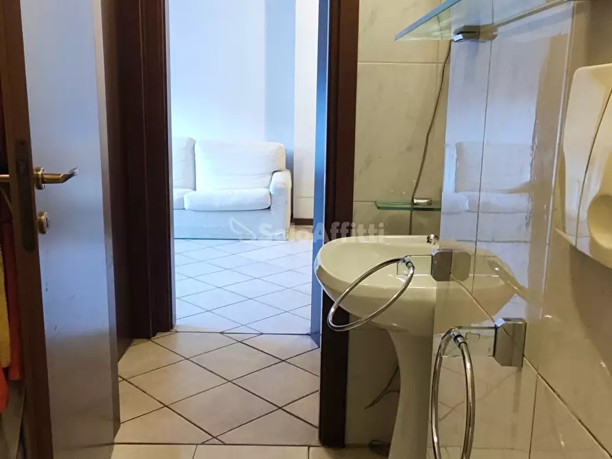 Immagine 4 di Bilocale in affitto  in MONTANARI 19 a Monza