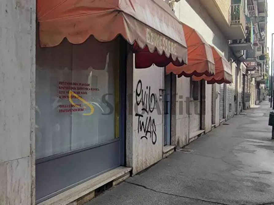 Immagine 2 di Locale commerciale in affitto  in Via Sette Comuni 43 a Torino