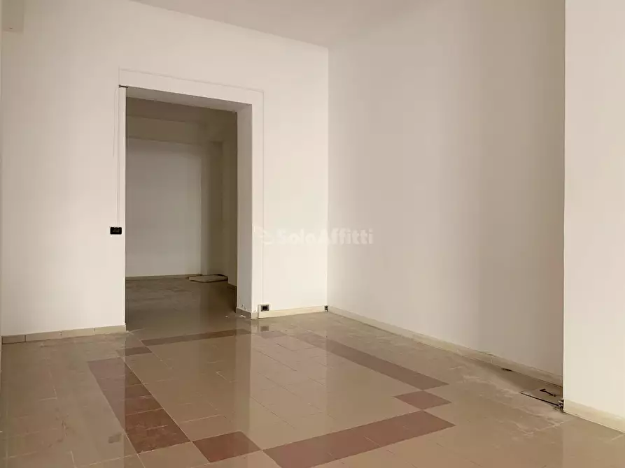 Immagine 2 di Locale commerciale in affitto  a Catanzaro