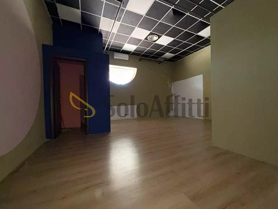 Immagine 3 di Locale commerciale in affitto  a Catanzaro