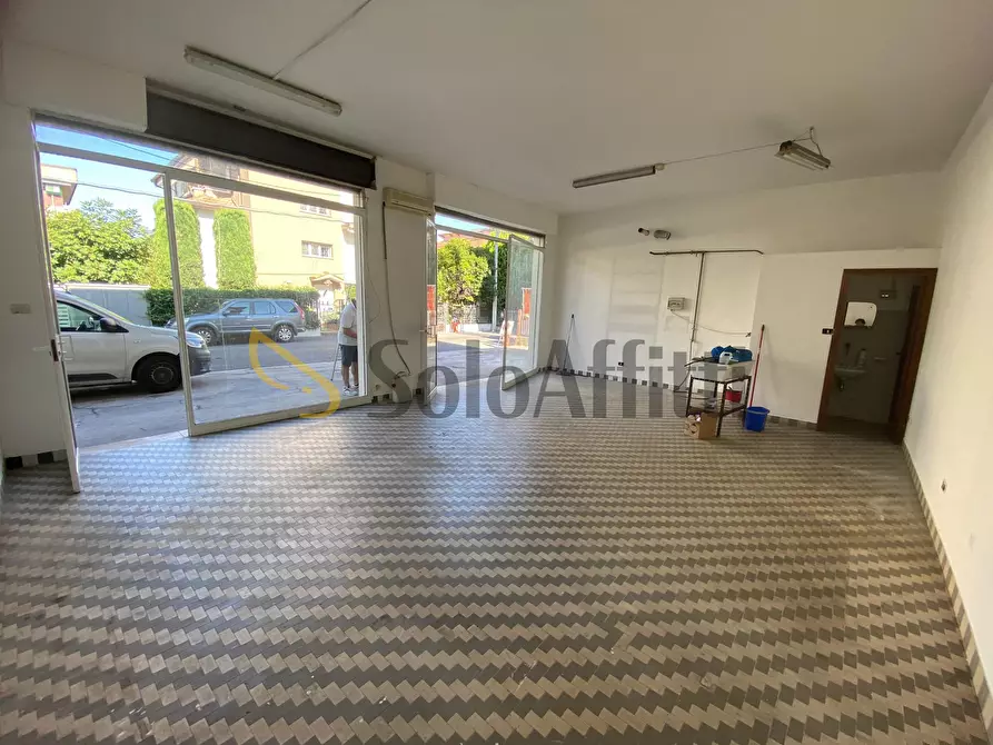 Immagine 1 di Laboratorio in affitto  in Via Pietro Sacconi 3 a Rimini