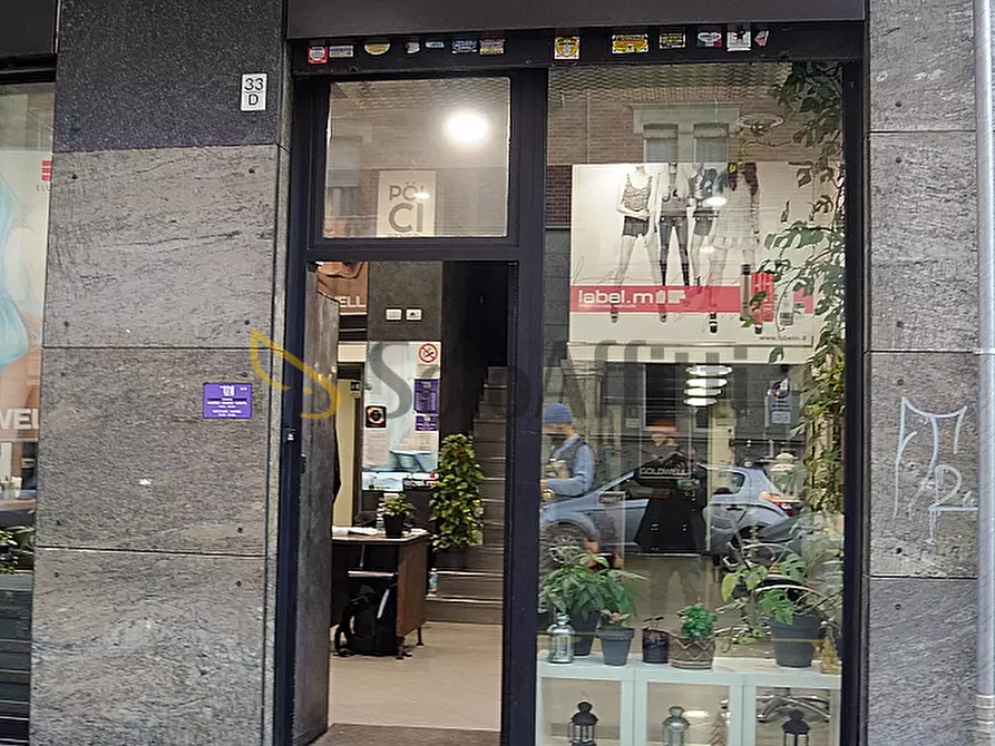 Immagine 2 di Locale commerciale in affitto  in Via Vittorio Asinari di Bernezzo 33d a Torino