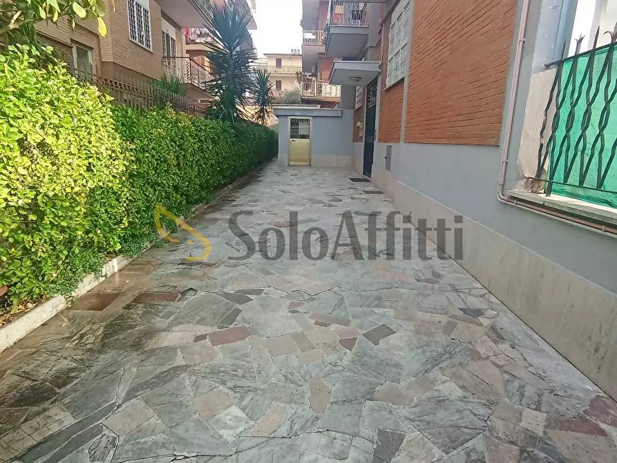 Immagine 2 di Quadrilocale in affitto  in Via Melpomene 44 a Roma