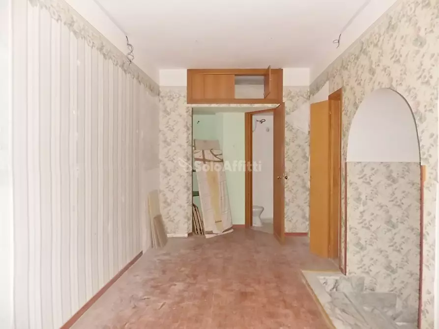 Immagine 2 di Locale commerciale in affitto  a Catanzaro