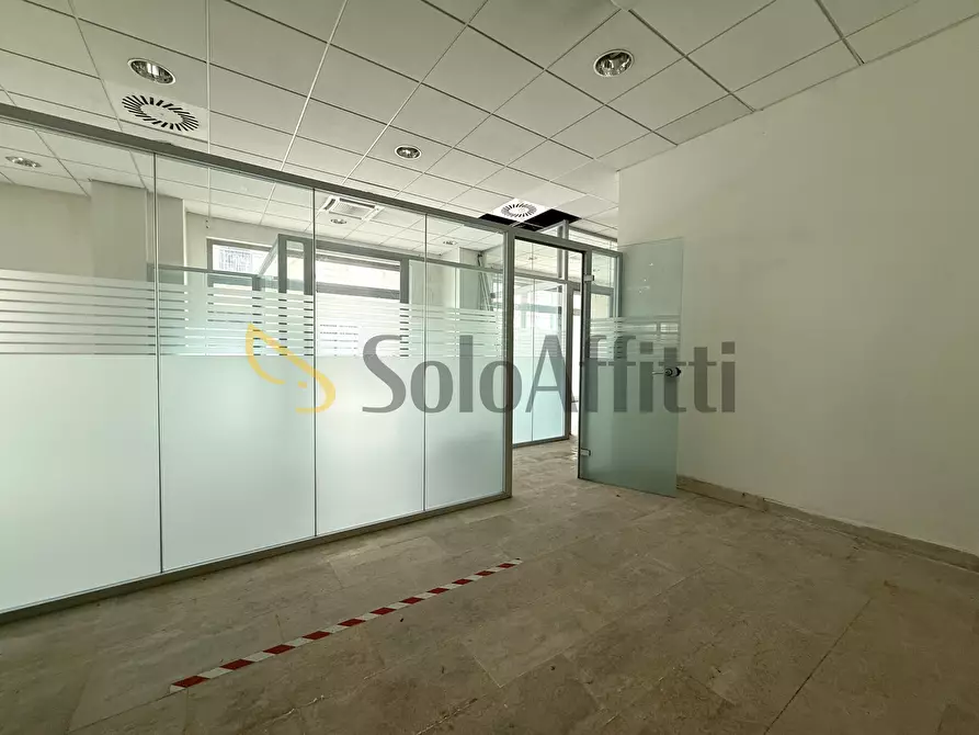 Immagine 4 di Locale commerciale in affitto  in Via Nazario Sauro 9 a Catanzaro