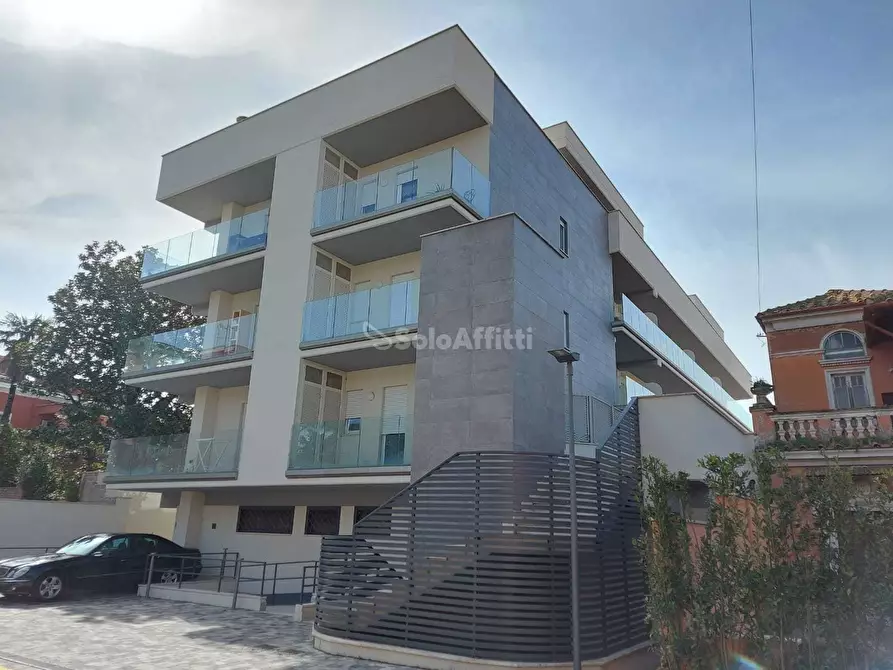 Immagine 38 di Trilocale in affitto  in Via del Castello a Roma