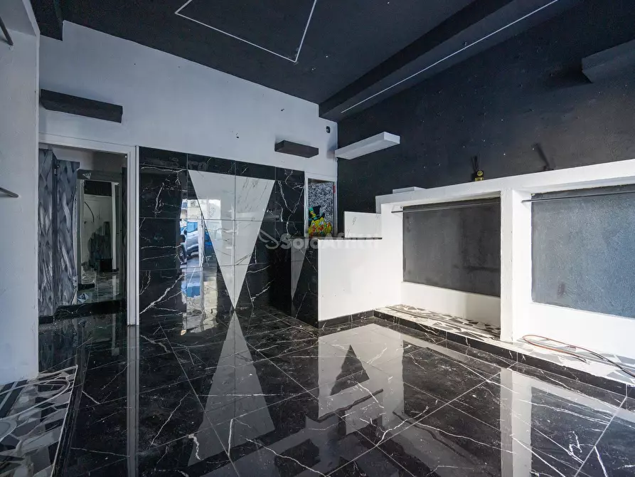 Immagine 2 di Locale commerciale in affitto  a Catanzaro