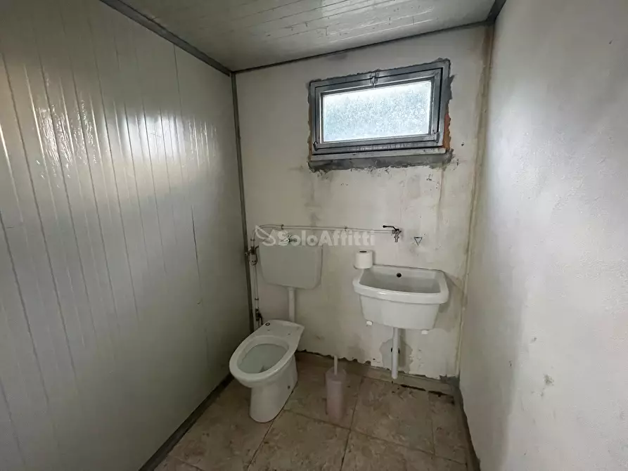 Immagine 13 di Magazzino in affitto  in Via Mastrilli a Maddaloni