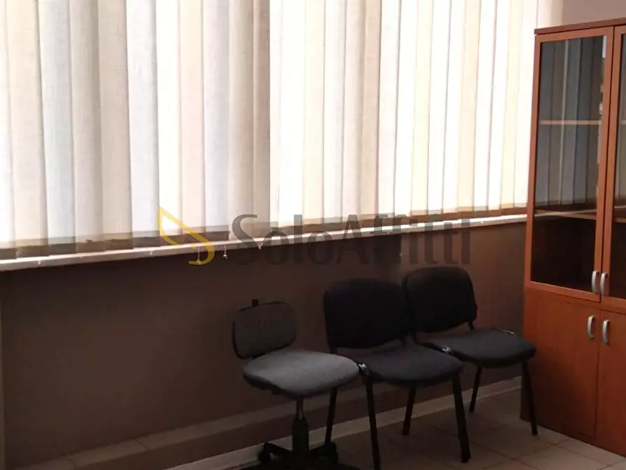 Immagine 2 di Ufficio in affitto  a Ancona