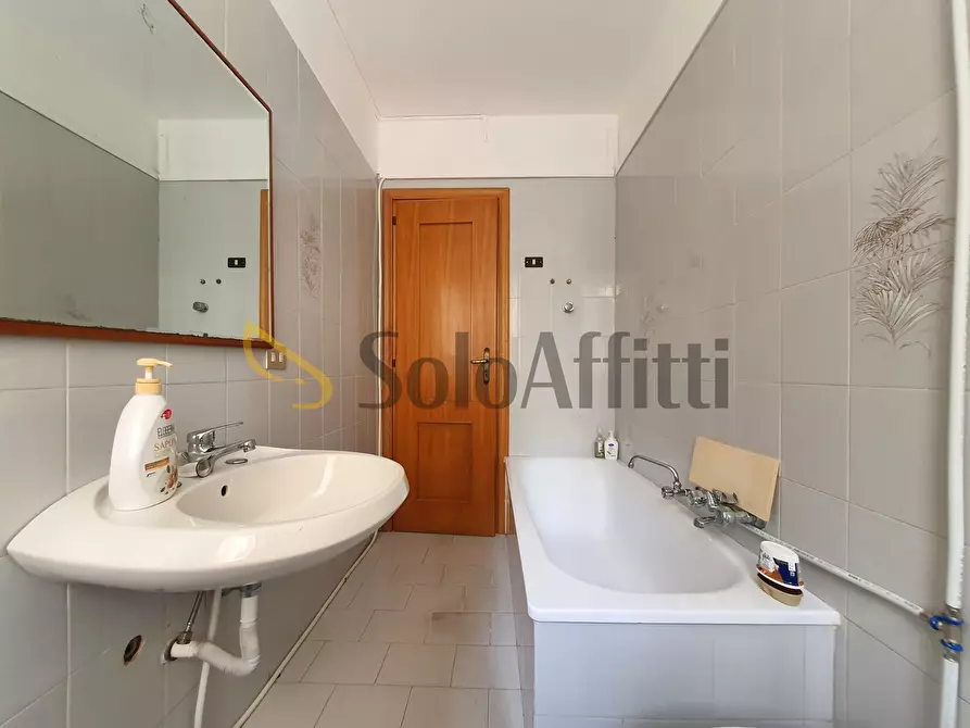 Immagine 10 di Ufficio in affitto  a Catanzaro