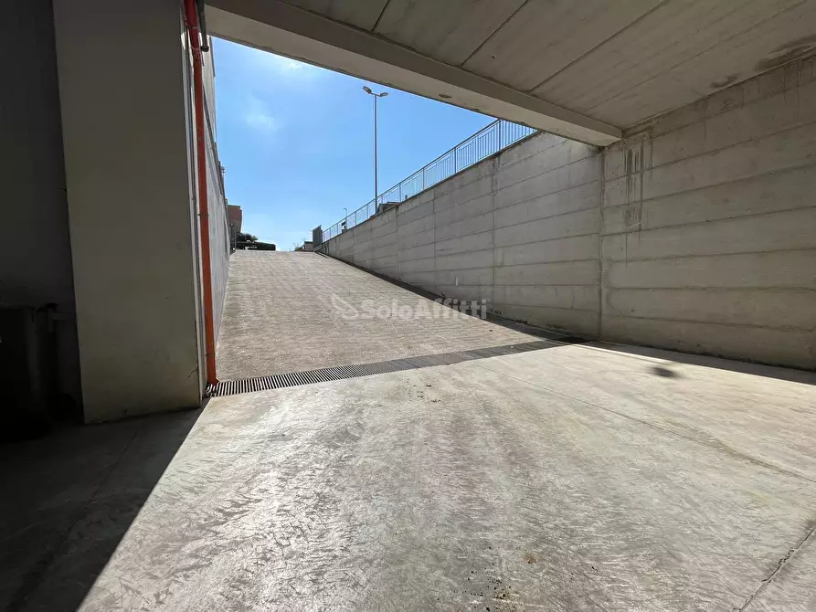 Immagine 7 di Magazzino in affitto  a Maddaloni