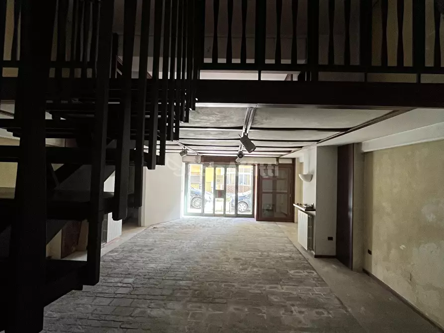 Immagine 20 di Locale commerciale in affitto  in Via Nicola Vaccaro a Potenza