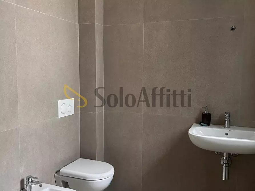 Immagine 4 di Locale commerciale in affitto  a Cagliari