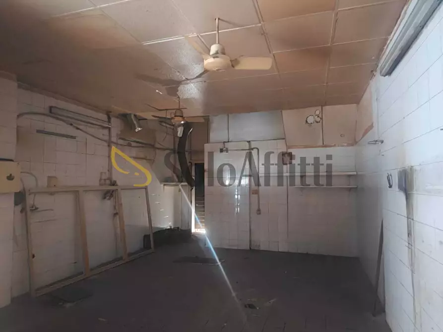 Immagine 4 di Locale commerciale in affitto  in Via Vittorio Emanuele Orlando 95 a Catania