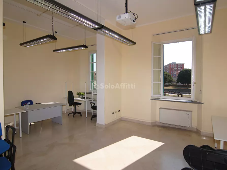 Immagine 7 di Ufficio in affitto  a Livorno