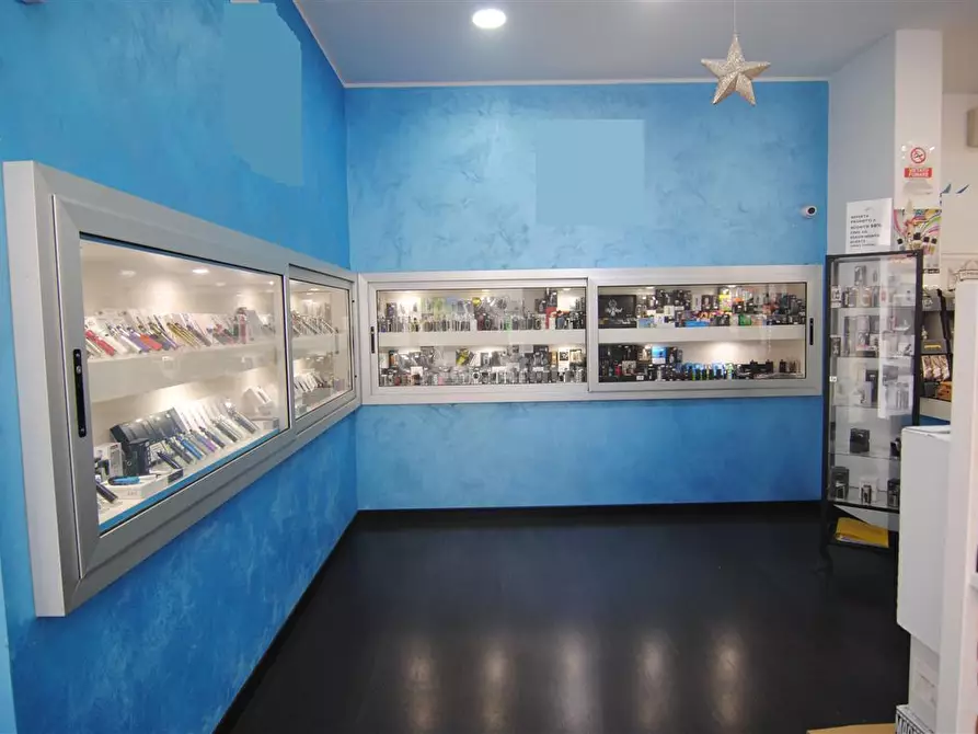 Immagine 2 di Locale commerciale in affitto  in Corso Amedeo 100 a Livorno