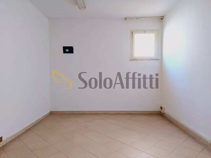 Immagine 16 di Ufficio in affitto  in Via Giorgio Giorgis a Fiumicino