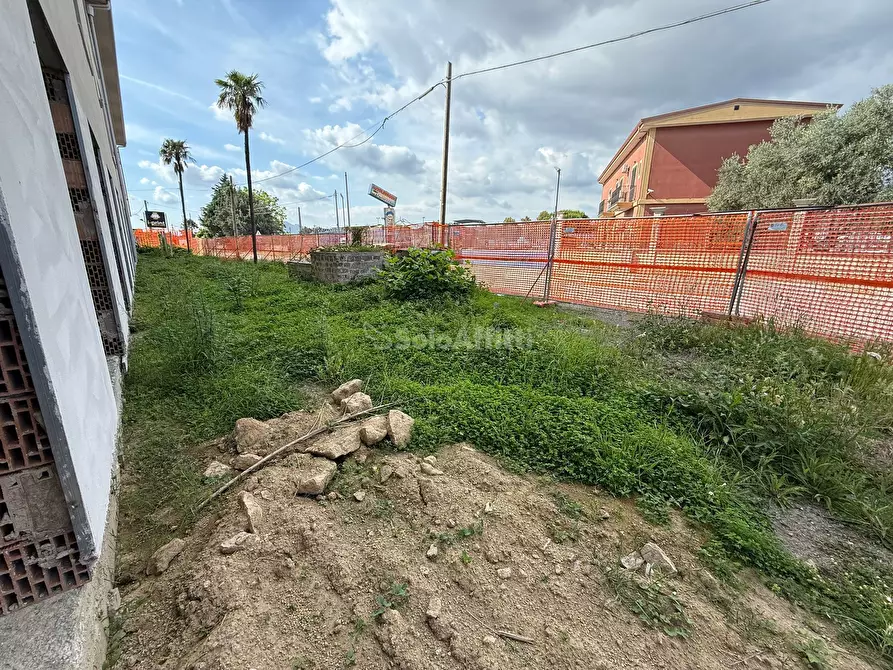 Immagine 17 di Locale commerciale in affitto  in Via Appia 198 a San Nicola La Strada