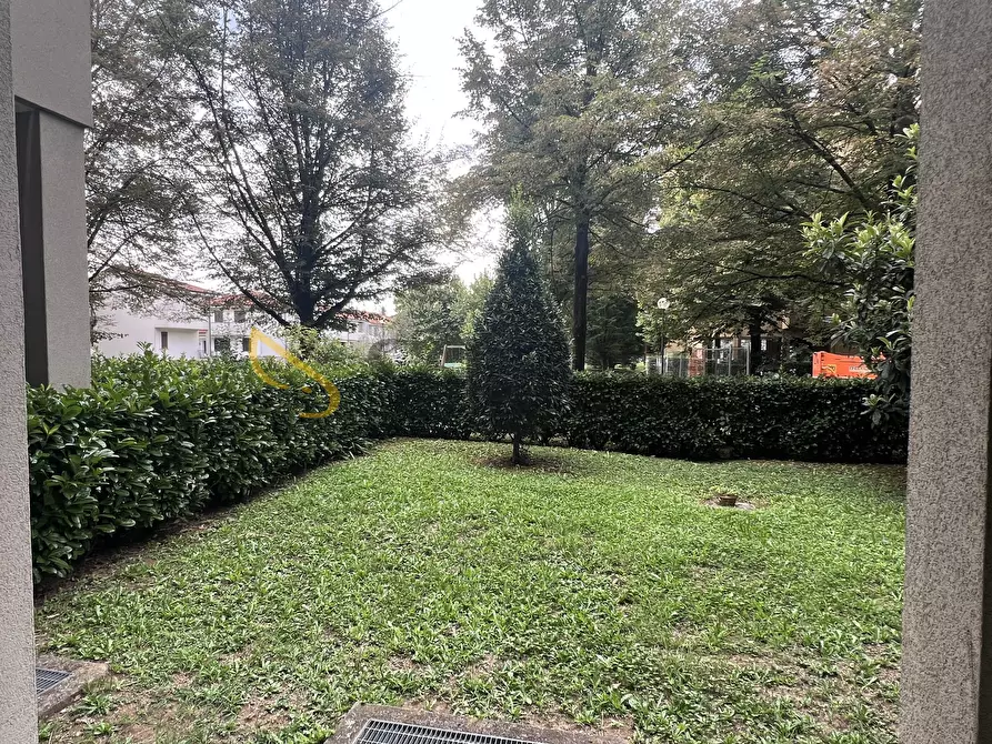 Immagine 12 di Locale commerciale in affitto  in Via G. B. Busnelli 78 a Saronno