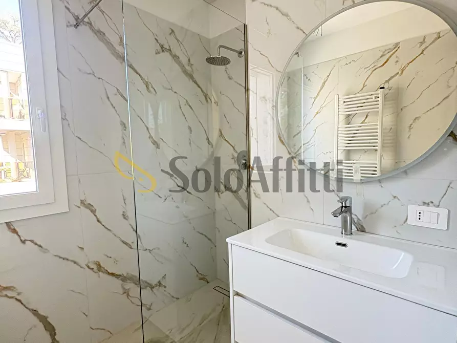 Immagine 12 di Trilocale in affitto  in Via Monte Titano 75 a Rimini