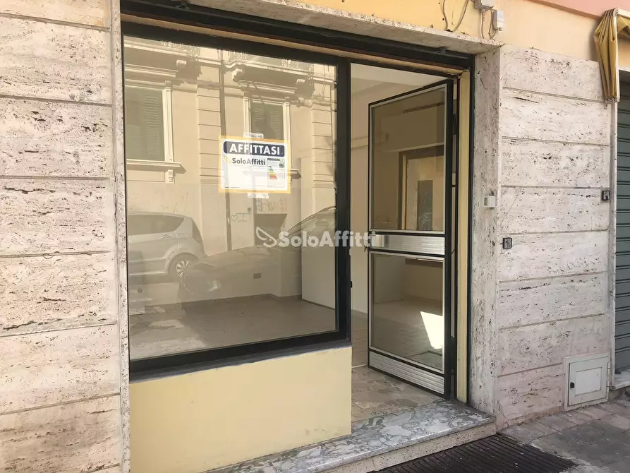 Immagine 1 di Locale commerciale in affitto  in Via Correttori a Reggio Di Calabria