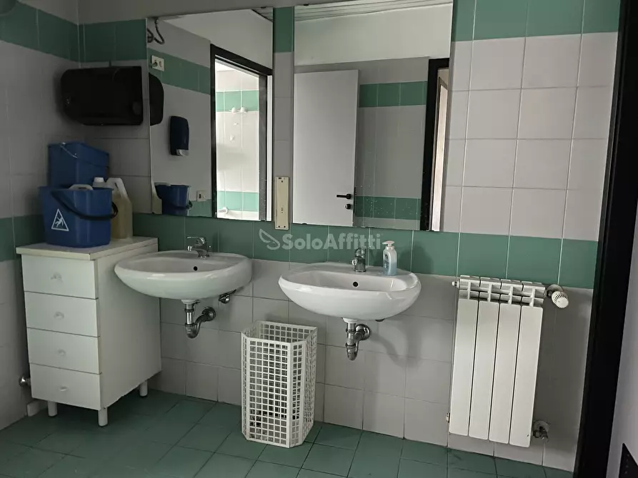 Immagine 44 di Locale commerciale in affitto  in Piazza Baracca 18 a Buscate