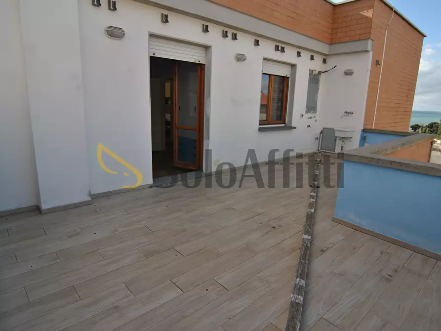 Immagine 12 di Quadrilocale in affitto  in Via dei Pensieri 89 a Livorno