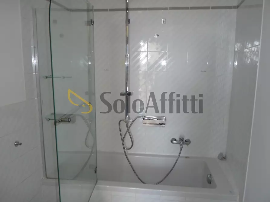 Immagine 19 di Quadrilocale in affitto  in Corso Trento Trieste 61 a San Remo