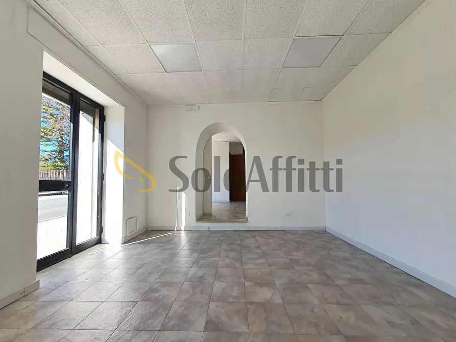 Immagine 2 di Locale commerciale in affitto  in Viale degli Angioini 101 a Catanzaro