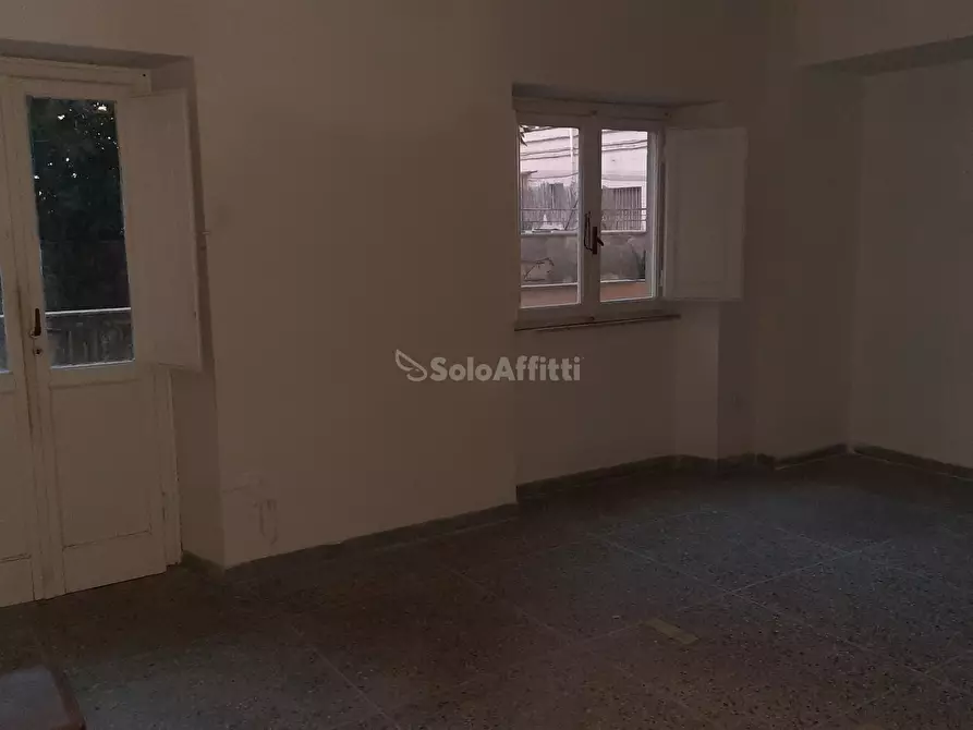 Immagine 13 di Ufficio in affitto  a Livorno