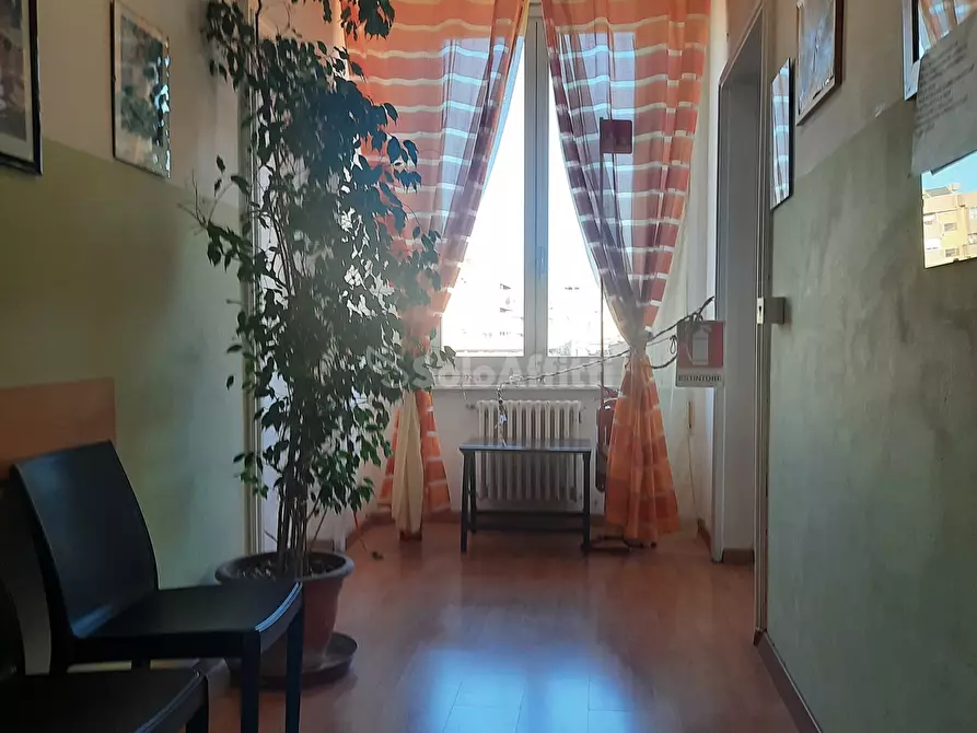 Immagine 2 di Ufficio in affitto  a Livorno