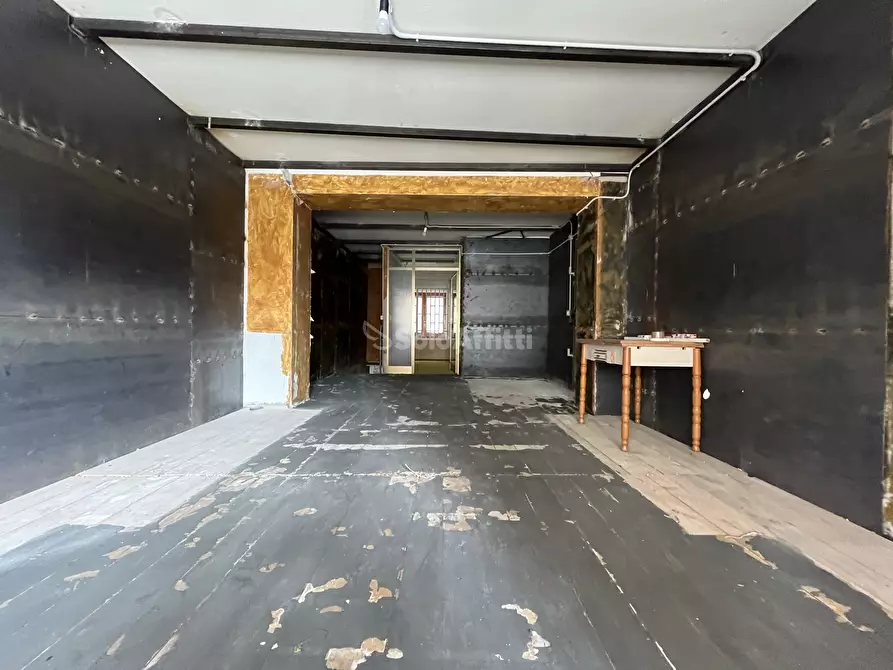 Immagine 4 di Locale commerciale in affitto  a Catanzaro