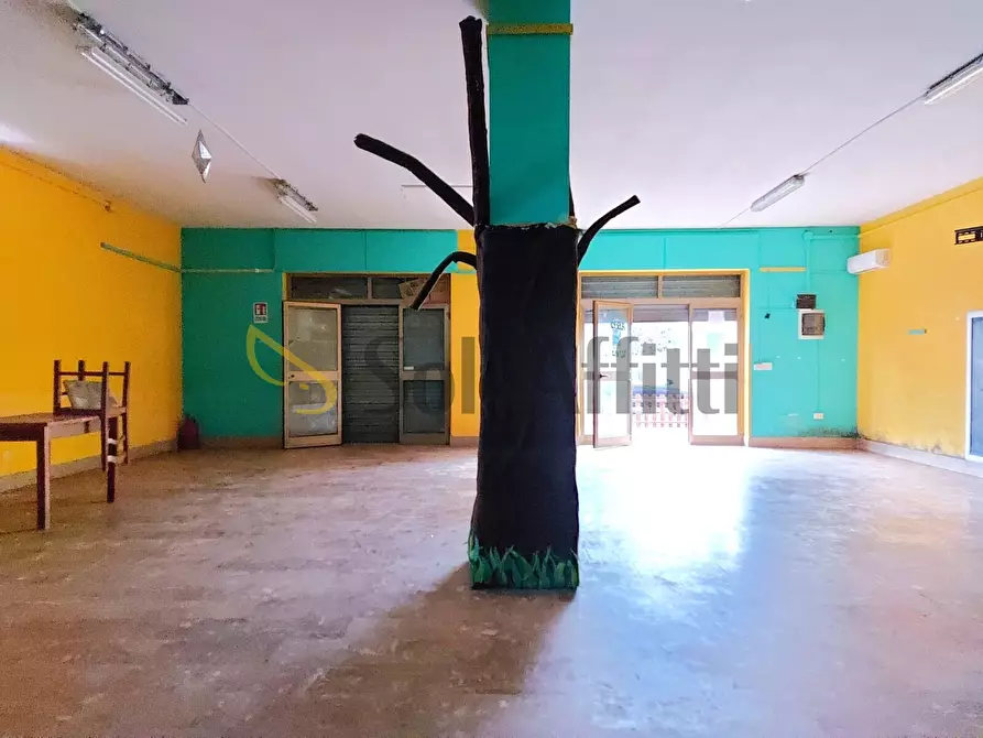 Immagine 10 di Locale commerciale in affitto  in Via Condino a Fiumicino