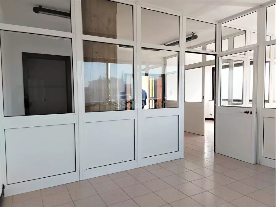 Immagine 17 di Ufficio in affitto  in Via Ivo Oliveti a Fiumicino