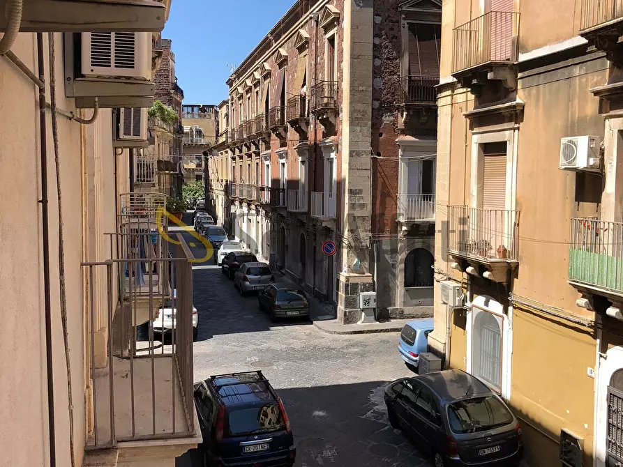 Immagine 19 di Bilocale in affitto  a Catania